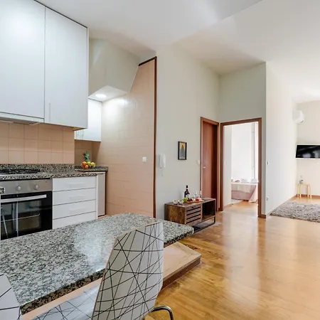 Hostwise - Stylish Flat With Balcony * Oporto