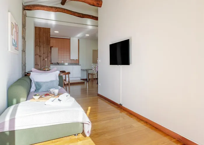 Appartement Hostwise - Stylish Flat With Balcony