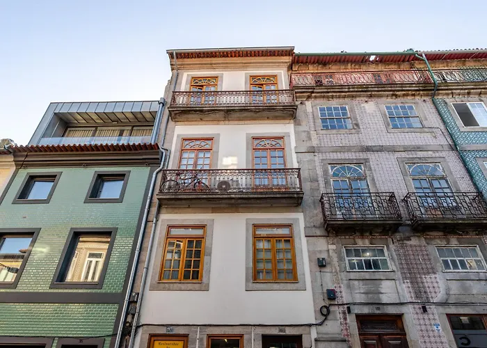 Appartement Hostwise - Stylish Flat With Balcony *