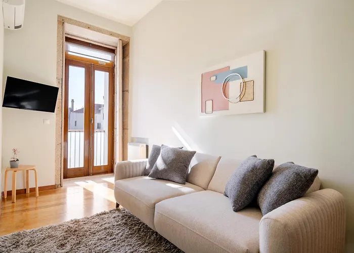 Hostwise - Stylish Flat With Balcony *