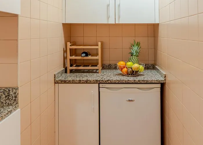 Hostwise - Stylish Flat With Balcony Appartement *