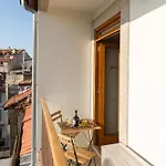 Hostwise - Stylish Flat With Balcony *