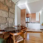 Hostwise - Stylish Flat With Balcony *