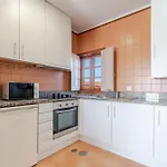 Hostwise - Stylish Flat With Balcony * Oporto