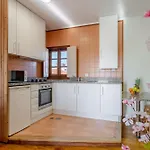 Lägenhet Hostwise - Stylish Flat With Balcony Oporto