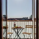 Hostwise - Stylish Flat With Balcony Oporto