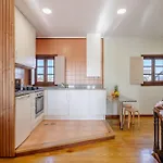 Hostwise - Stylish Flat With Balcony Lägenhet Oporto