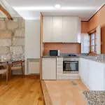 Hostwise - Stylish Flat With Balcony * Oporto