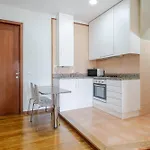 Hostwise - Stylish Flat With Balcony Lägenhet *