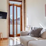 Hostwise - Stylish Flat With Balcony *