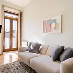Hostwise - Stylish Flat With Balcony *