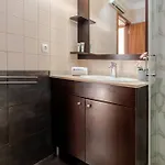 Lägenhet Hostwise - Stylish Flat With Balcony