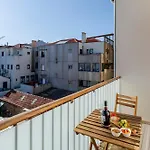 Hostwise - Stylish Flat With Balcony Lägenhet Oporto