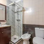 Hostwise - Stylish Flat With Balcony