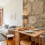 Hostwise - Stylish Flat With Balcony Lägenhet *
