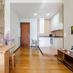 Hostwise - Stylish Flat With Balcony *
