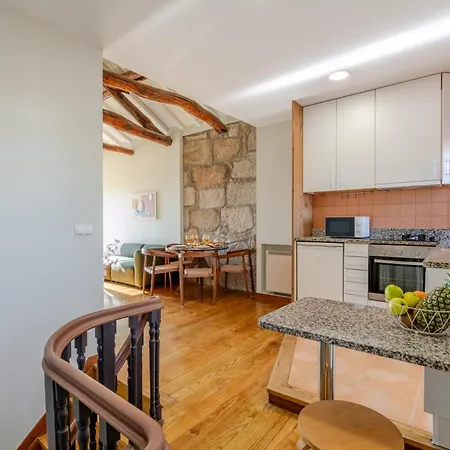 Apartment Hostwise - Stylish Flat With Balcony