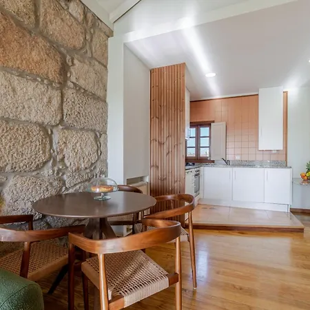 Hostwise - Stylish Flat With Balcony *