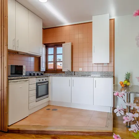 Apartment Hostwise - Stylish Flat With Balcony Porto