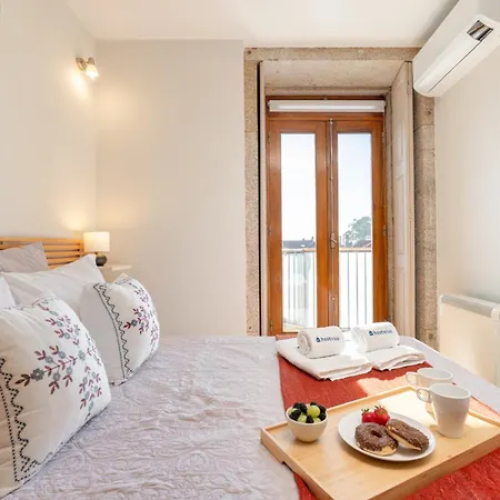 아파트 Hostwise - Stylish Flat With Balcony *