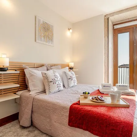 Hostwise - Stylish Flat With Balcony Apartment *