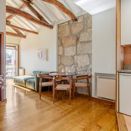 Hostwise - Stylish Flat With Balcony * Porto