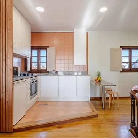 Hostwise - Stylish Flat With Balcony 아파트 포르투