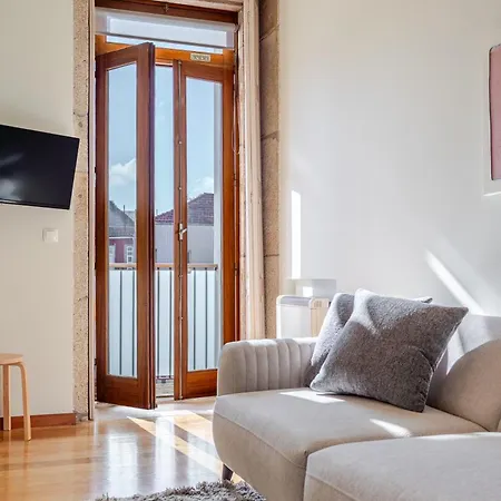 Hostwise - Stylish Flat With Balcony *