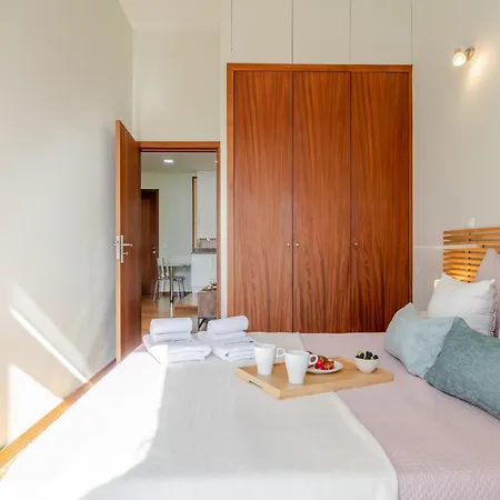 Apartment Hostwise - Stylish Flat With Balcony Porto