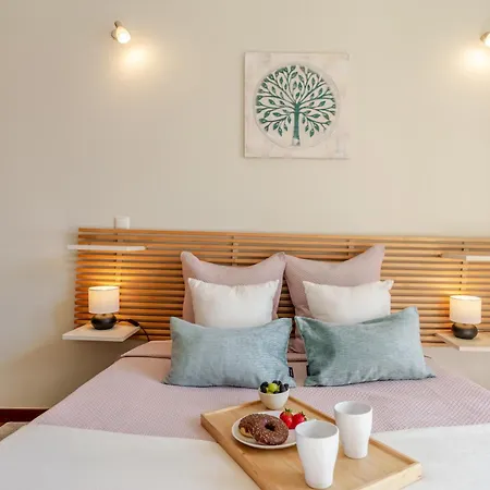 아파트 Hostwise - Stylish Flat With Balcony