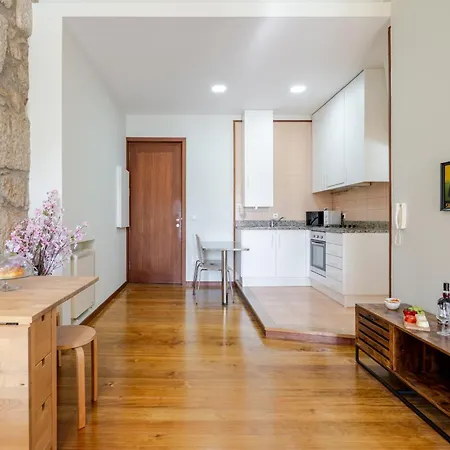 Hostwise - Stylish Flat With Balcony *