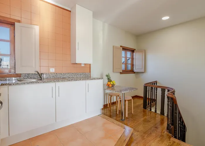 Hostwise - Stylish Flat With Balcony Lägenhet Oporto