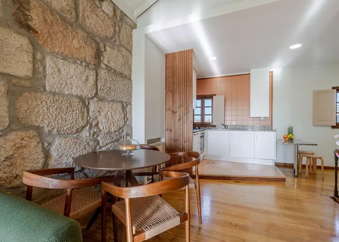 Hostwise - Stylish Flat With Balcony *