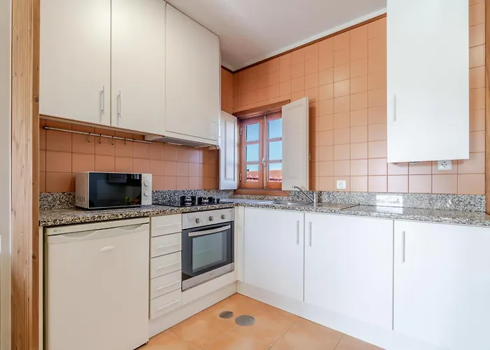Hostwise - Stylish Flat With Balcony * Oporto