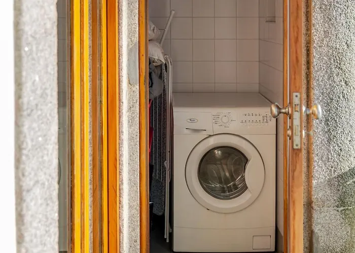 Hostwise - Stylish Flat With Balcony Appartement