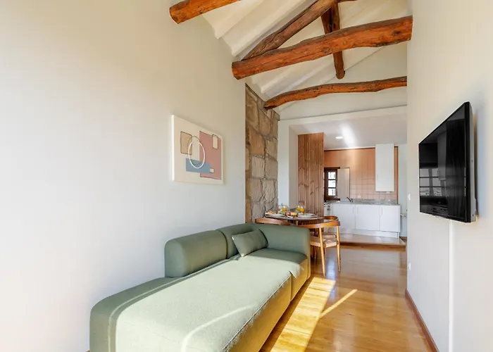 Hostwise - Stylish Flat With Balcony Lejlighed *