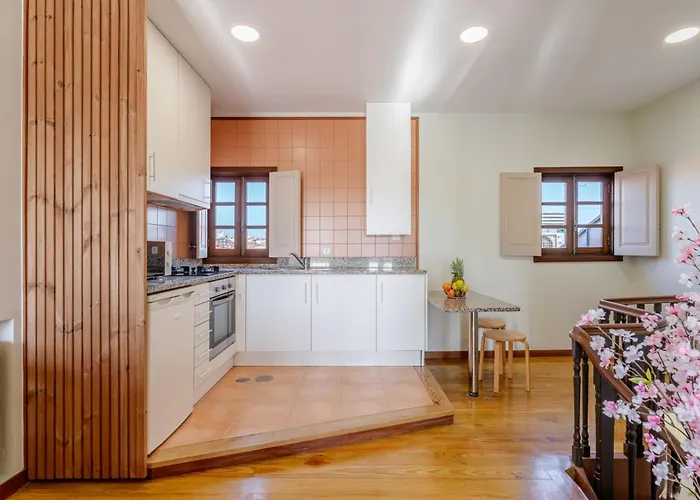 Hostwise - Stylish Flat With Balcony Lägenhet Oporto