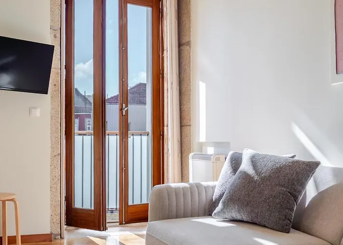 Hostwise - Stylish Flat With Balcony *