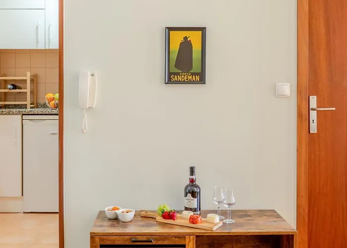 Hostwise - Stylish Flat With Balcony Porto