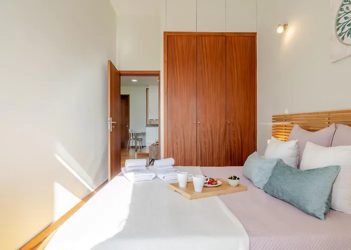 Appartement Hostwise - Stylish Flat With Balcony Oporto