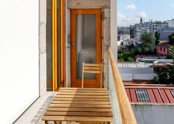 Hostwise - Stylish Flat With Balcony Lejlighed *