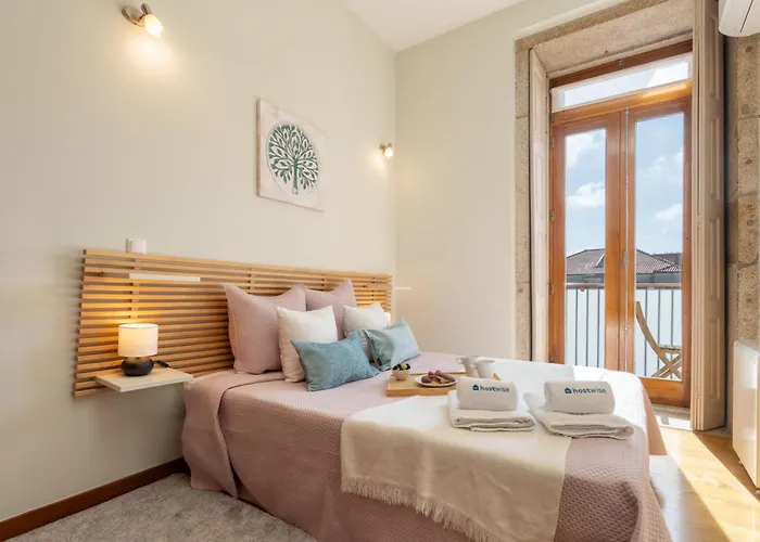 Hostwise - Stylish Flat With Balcony *