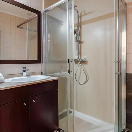 Appartement Hostwise - Stylish Flat With Balcony Porto