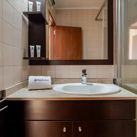 Hostwise - Stylish Flat With Balcony * Porto