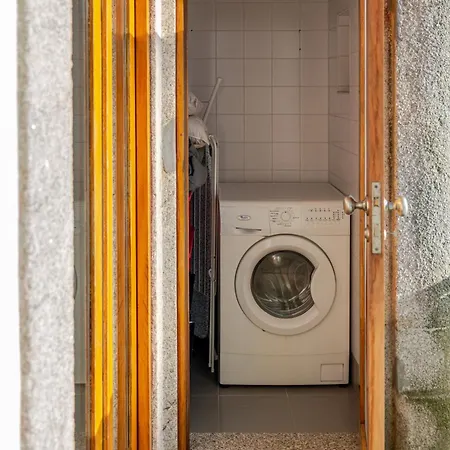 Hostwise - Stylish Flat With Balcony Appartement