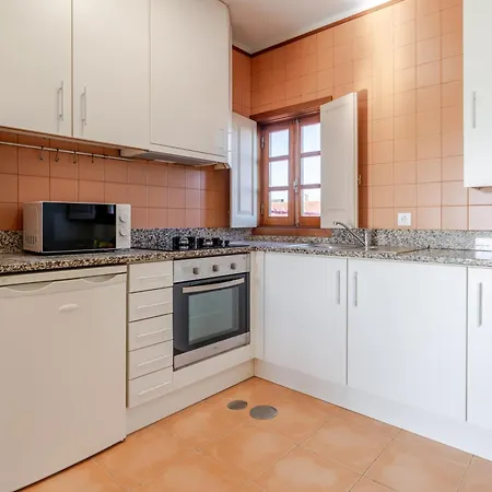 Hostwise - Stylish Flat With Balcony Appartement