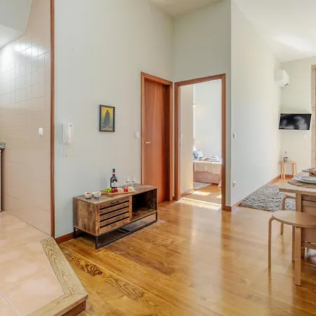 Appartement Hostwise - Stylish Flat With Balcony Porto