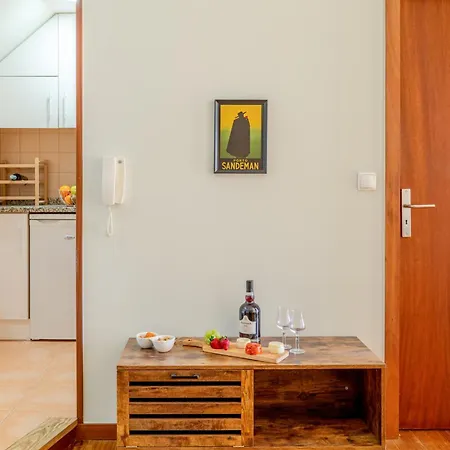 Hostwise - Stylish Flat With Balcony Porto