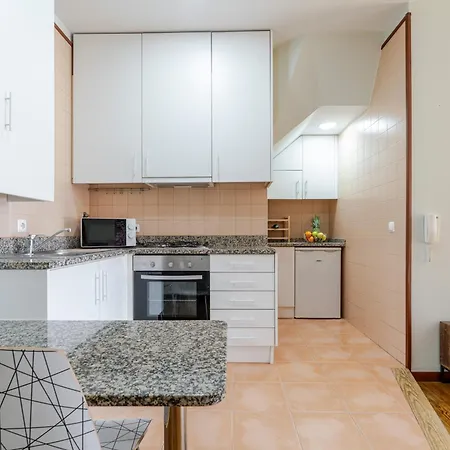 Hostwise - Stylish Flat With Balcony *