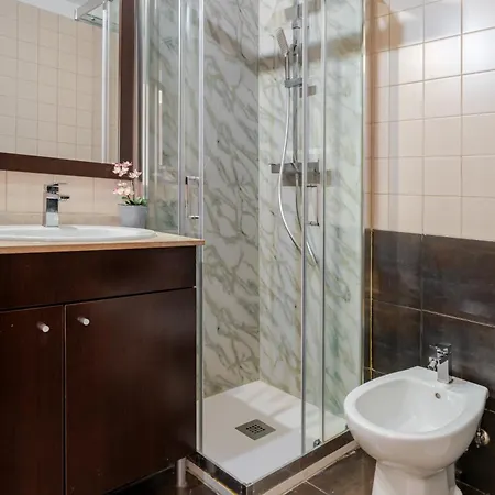 Appartement Hostwise - Stylish Flat With Balcony